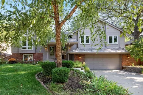 808 Birchwood Cir, Council Bluffs, IA 51503