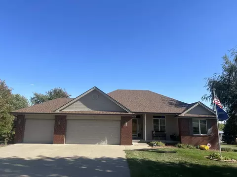 21861 Brookside Cir, Glenwood, IA 51534