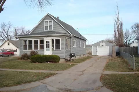 2714 3 Rd Ave, Council Bluffs, IA 51501