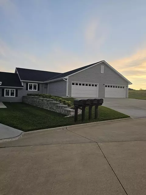 513 E Wood St #302, Avoca, IA 51521