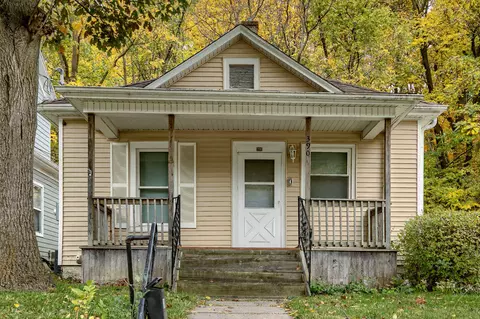 390 Lincoln Ave, Council Bluffs, IA 51503