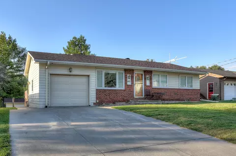103 Harolds Dr, Glenwood, IA 51534
