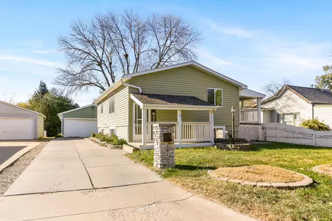 1910 S 12th St, Council Bluffs, IA 51501