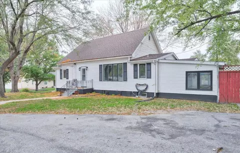 523 N 36th St, Council Bluffs, IA 51501