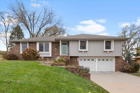 250 Kingsridge Dr, Council Bluffs, IA 51503