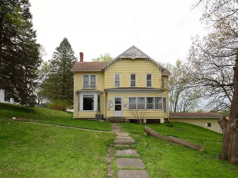 104 E 3rd St, Malvern, IA 51551