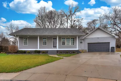 614 Eagle Cir, Underwood, IA 51576