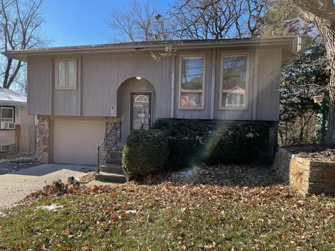 354 Skyline Dr, Council Bluffs, IA 51503