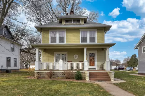 608 Walnut St, Walnut, IA 51577