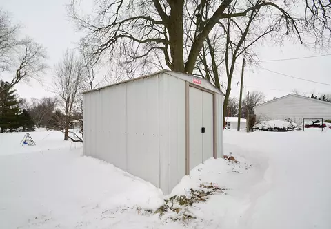 Exterior - 1302 Summit St, Red Oak, IA 51566 photo 5 of 10