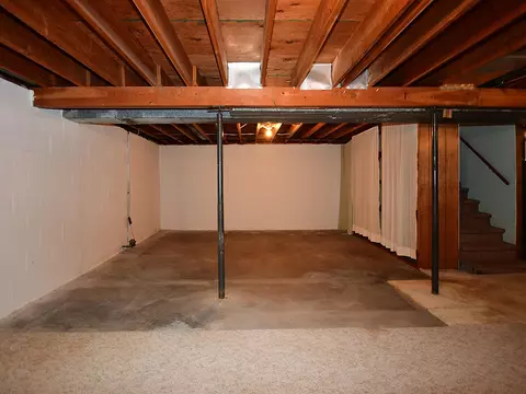 Exterior - 1302 Summit St, Red Oak, IA 51566 photo 3 of 10