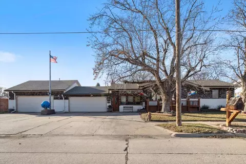 4306 N 15th St, Carter Lake, IA 51510