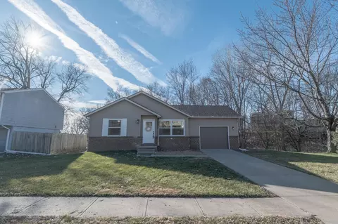 154 Glenbrook Dr, Glenwood, IA 51534