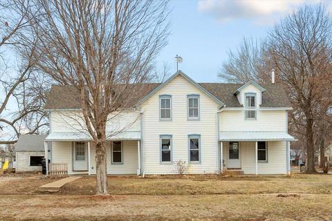 701 Weare St, Woodbine, IA 51579