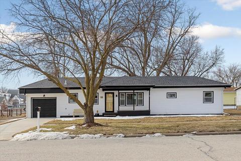 44 7th St, Woodbine, IA 51579