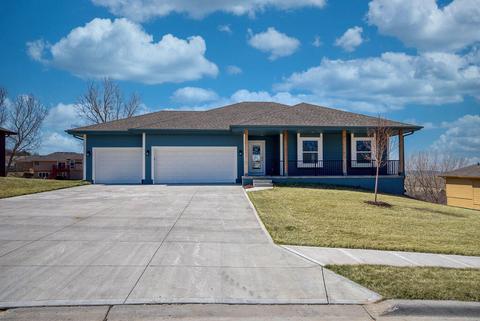 1330 Copper Mountain Drive Dr, Crescent, IA 51526