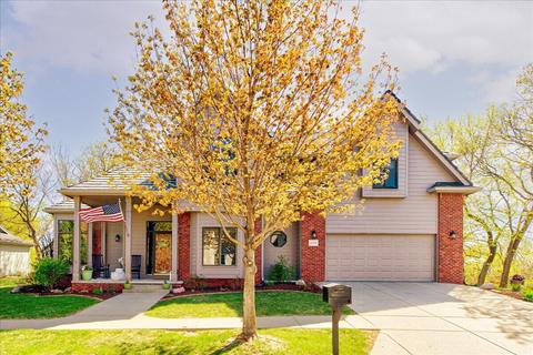 1609 Skyline Dr, Council Bluffs, IA 51503