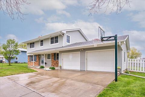 610 3rd St, Underwood, IA 51576