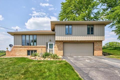 20490 Cardinal Ln, Council Bluffs, IA 51503
