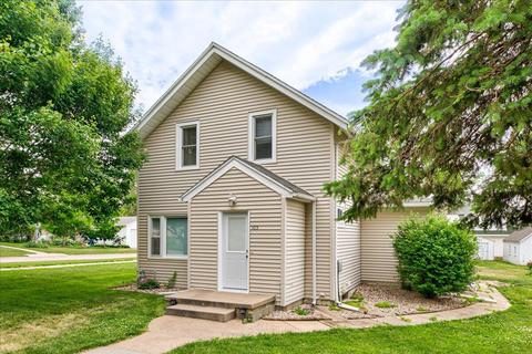 105 4th Ave, Underwood, IA 51576