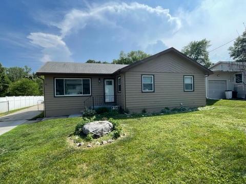 731 Lori Ln, Council Bluffs, IA 51503