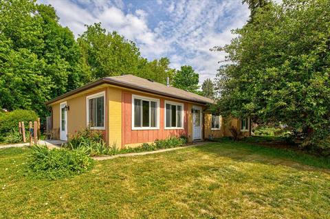 210 Railroad Hwy St, Underwood, IA 51576