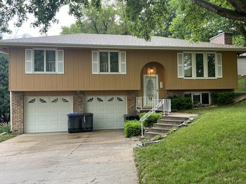 208 Upland Dr, Council Bluffs, IA 51503