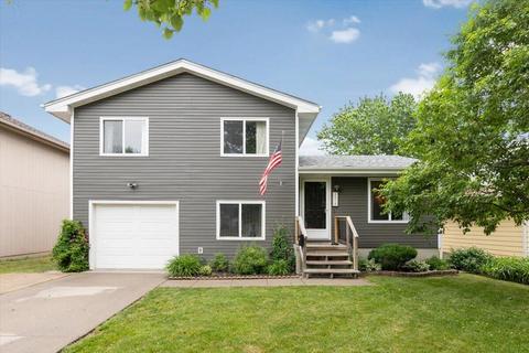 2215 S 8th St, Council Bluffs, IA 51501