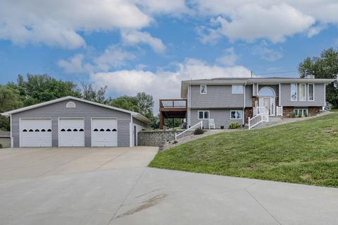 1801 Rolling Hills Loop, Council Bluffs, IA 51503