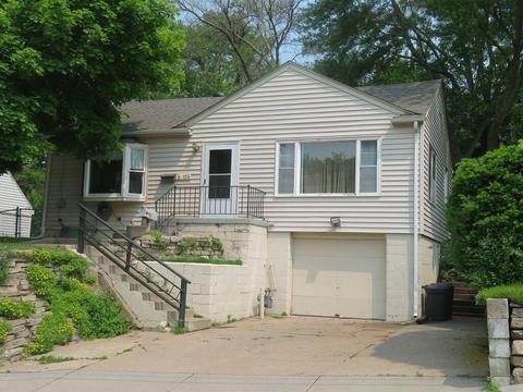 124 Midland Drive Dr, Council Bluffs, IA 51503