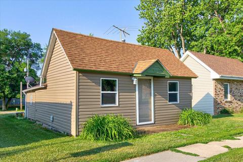 251 3rd St, Underwood, IA 51576
