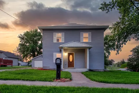 421 E 4th St, Logan, IA 51546