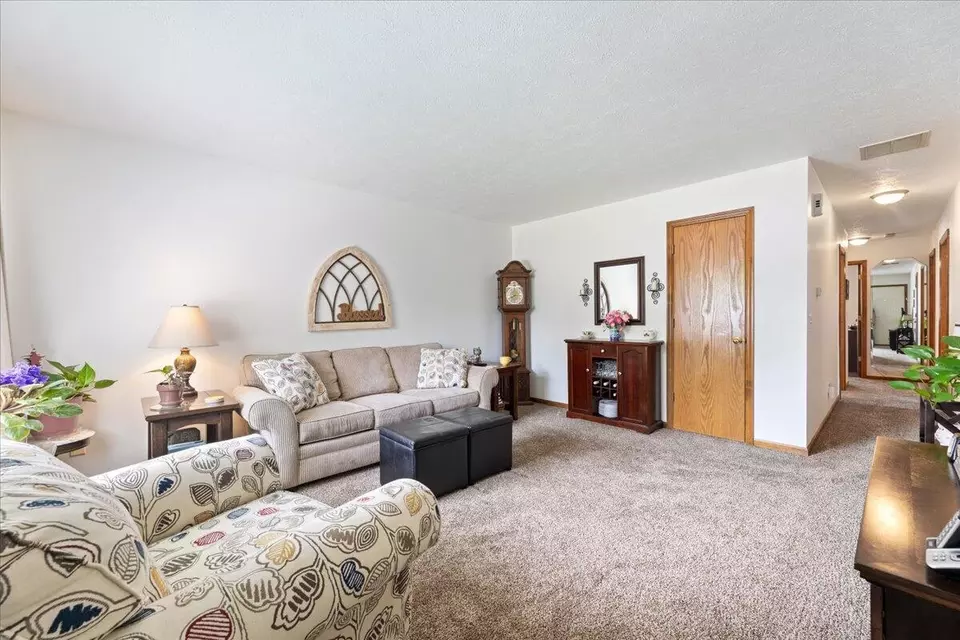  106 Black Hawk St, Council Bluffs, IA 51501 photo 5
