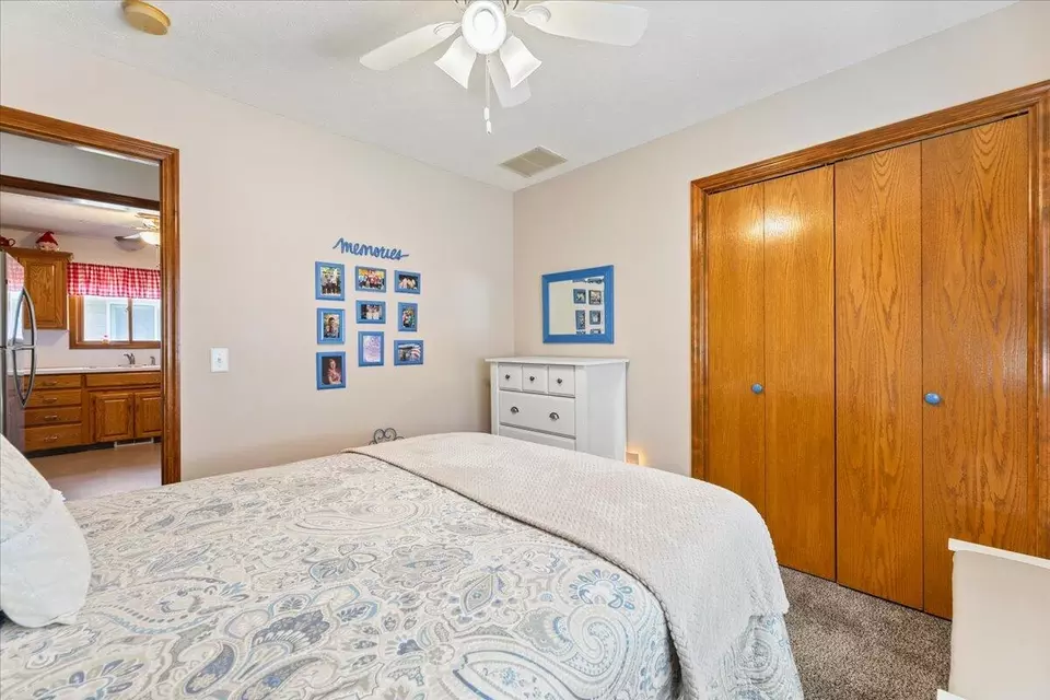  106 Black Hawk St, Council Bluffs, IA 51501 photo 10