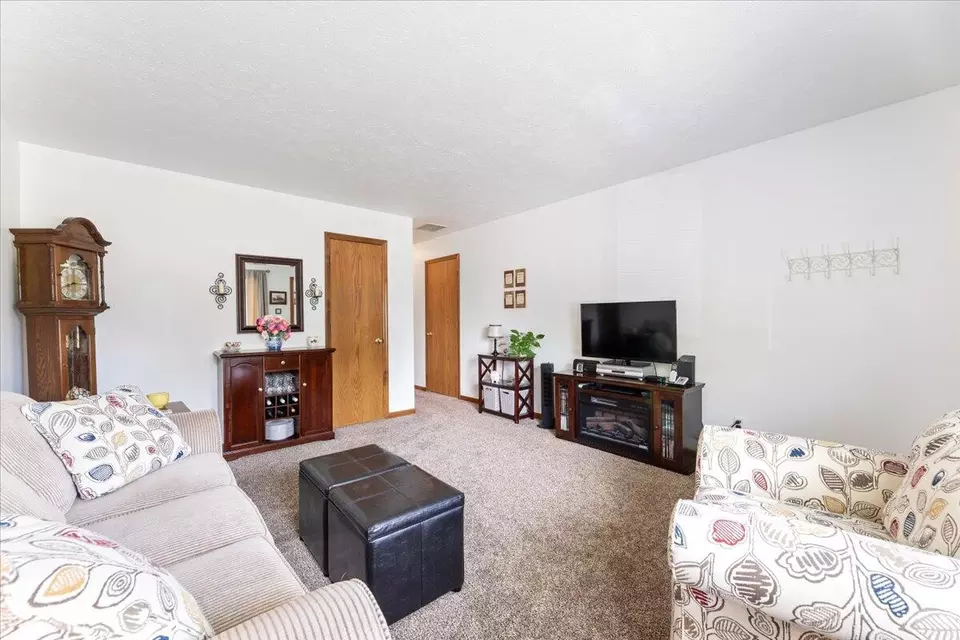  106 Black Hawk St, Council Bluffs, IA 51501 photo 6