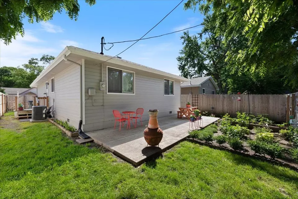  106 Black Hawk St, Council Bluffs, IA 51501 photo 22