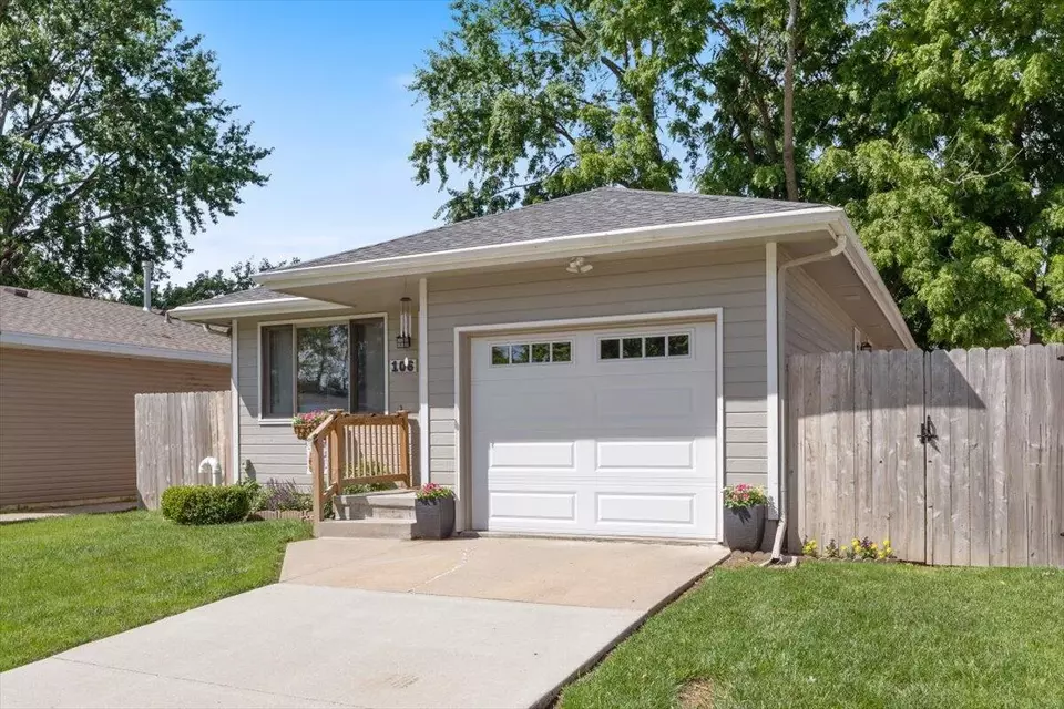  106 Black Hawk St, Council Bluffs, IA 51501 photo 2