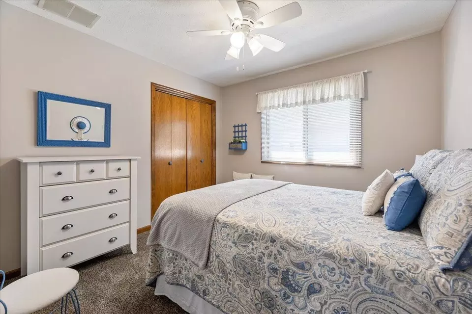  106 Black Hawk St, Council Bluffs, IA 51501 photo 9