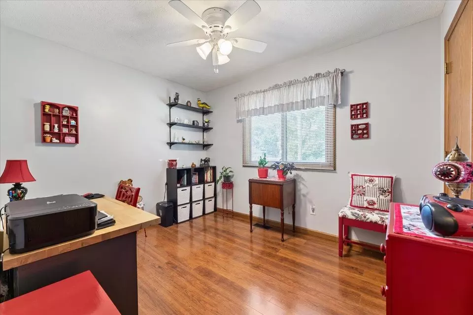  106 Black Hawk St, Council Bluffs, IA 51501 photo 17