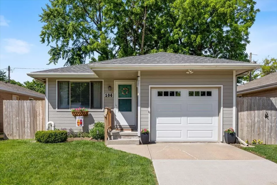  106 Black Hawk St, Council Bluffs, IA 51501 photo 1