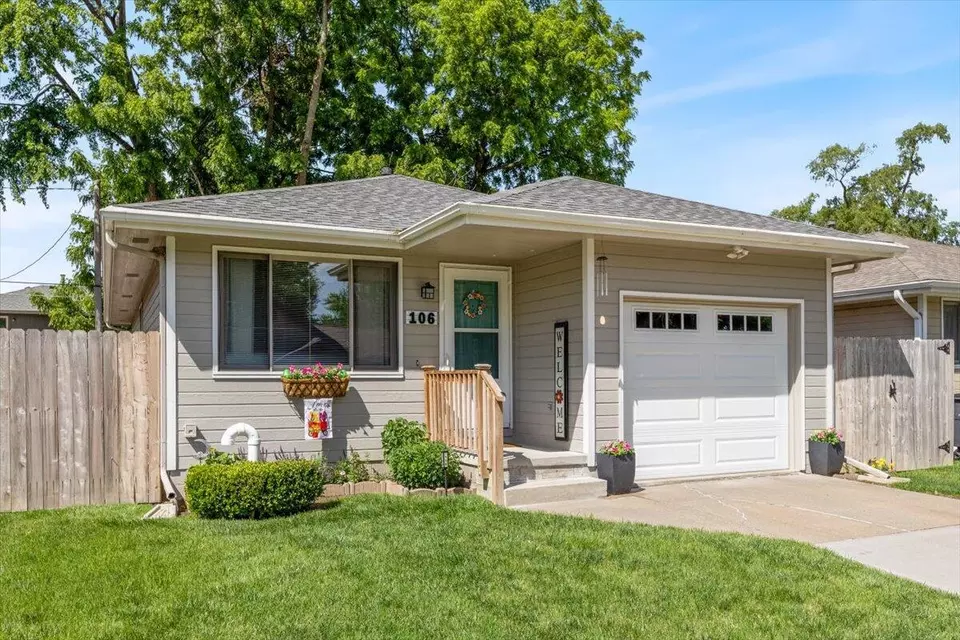  106 Black Hawk St, Council Bluffs, IA 51501 photo 3