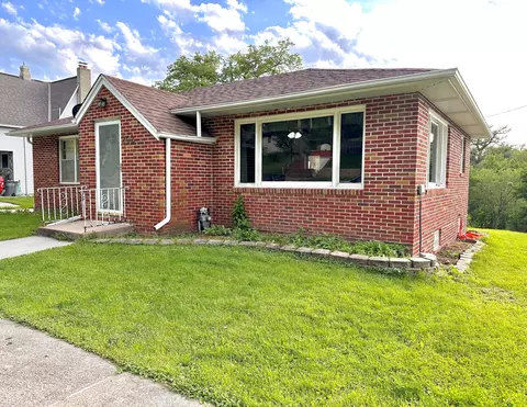 202 S Main St, Oakland, IA 51560