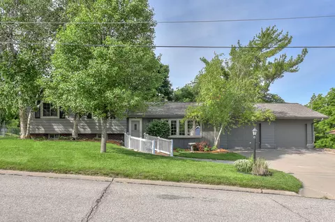 214 Meadow Ln, Council Bluffs, IA 51503