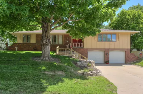 305 Timber Dr, Council Bluffs, IA 51503
