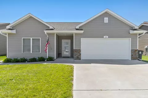 209 Kestrel Ct, Council Bluffs, IA 51501
