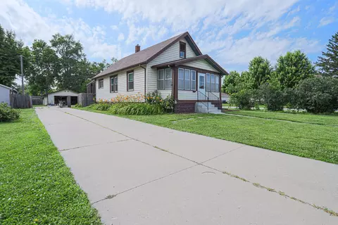 2402 S 8th St, Council Bluffs, IA 51501