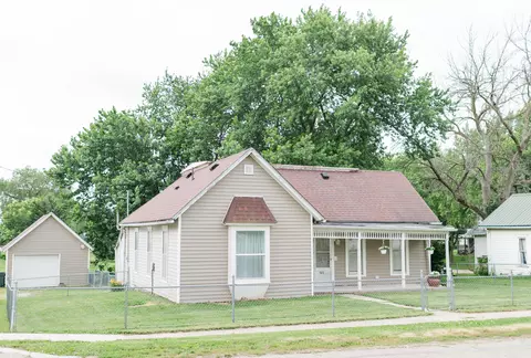 505 Pleasant St, Walnut, IA 51577