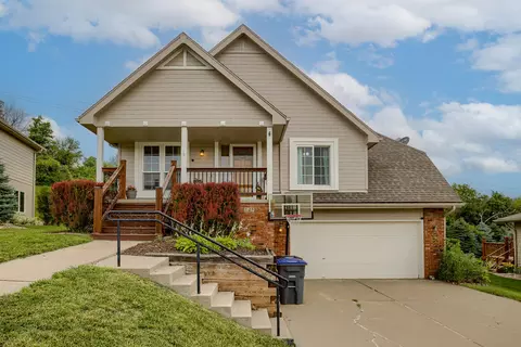 228 Canterbury Cir, Council Bluffs, IA 51503