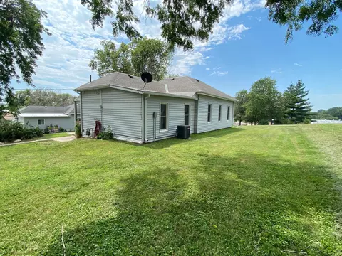 211 S Central St, Carson, IA 51525 photo 4