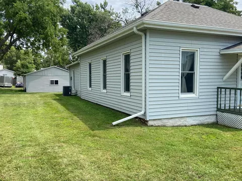 211 S Central St, Carson, IA 51525 photo 3